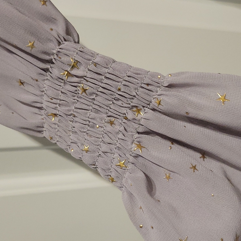 Long Sleeve Grey & Gold super sheer Top. Sz. XXL but fits more like a Lrg/New - Picture 2 of 5